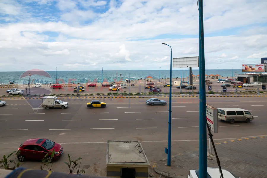 Apartment for sale 150 m Sporting (Directly on the sea)