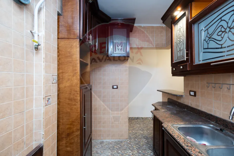 شقة للبيع 125 م  كفر عبده (ش سكينه بنت الحسين)