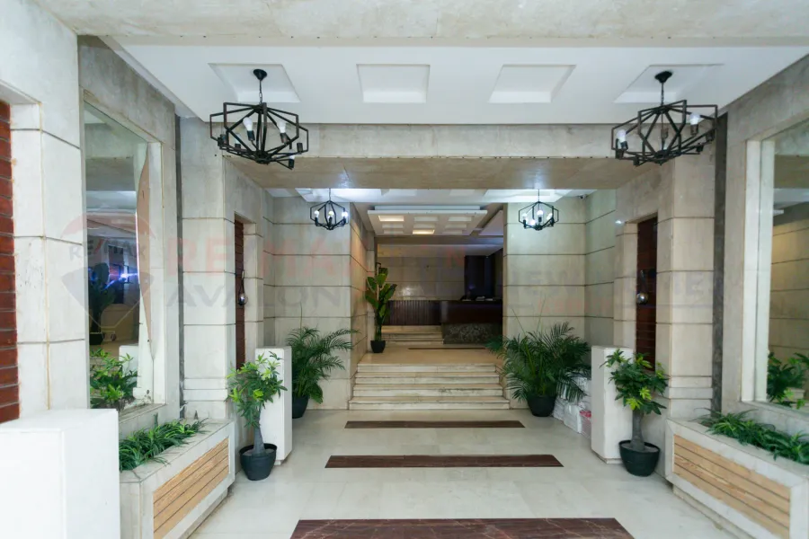 شقة للبيع 210 م ستانلي (علي البحر مباشرة)