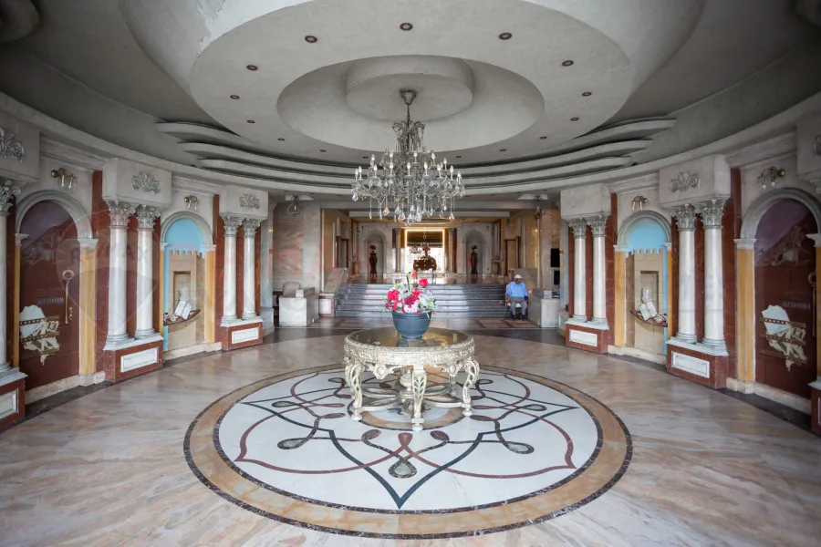 شقة للبيع 600 م سان ستيفانو (على البحر مباشرة - برج النحاس)