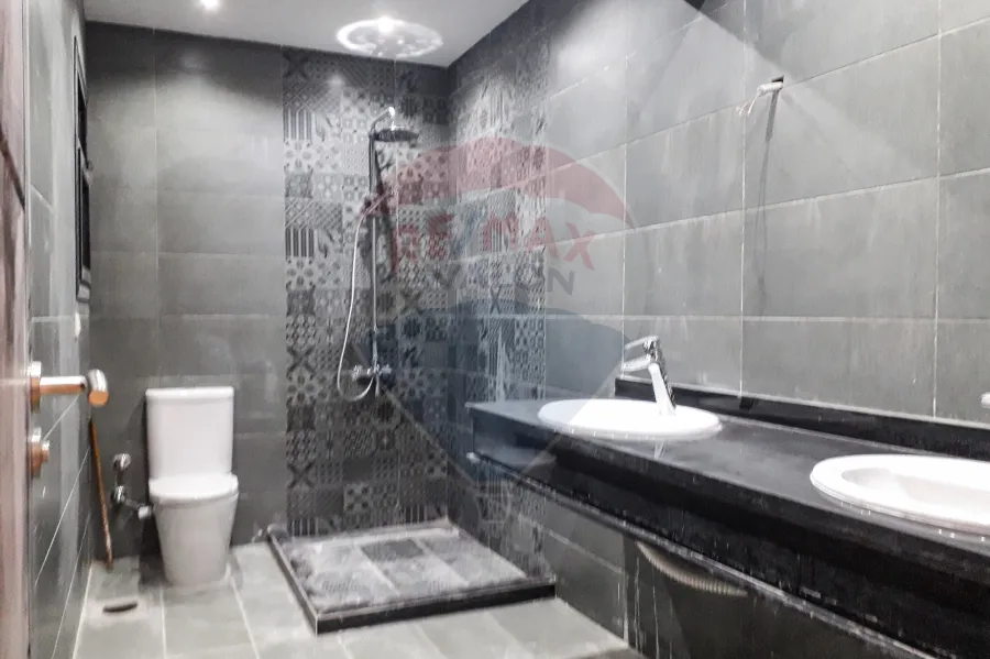 شقة للايجار 200 م الاقبال (علي الترام مباشرة)