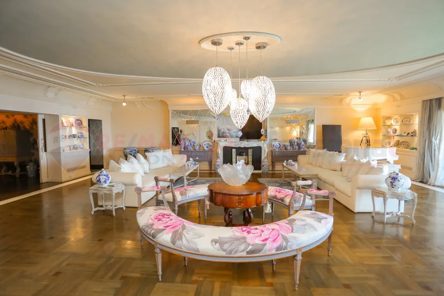 Apartment for sale 600 m San Stefano (Al-Nahhas Building - directly on the sea)