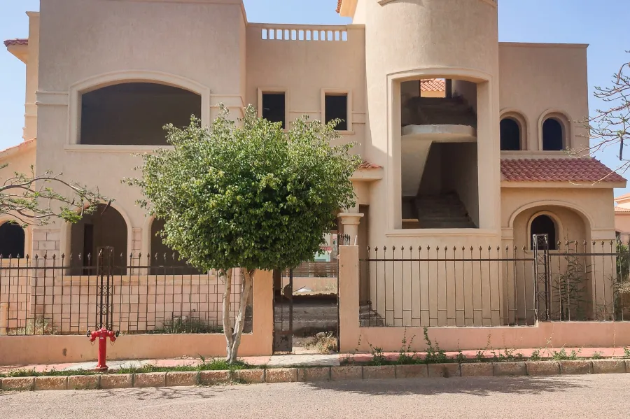 Villa for sale 838 m King Mariout (compound Alex West - Antoniades area