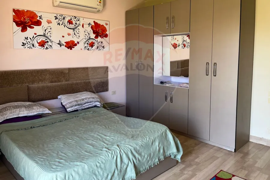 Ground Chalet with Garden for sale (Hacienda Bay) 380 m