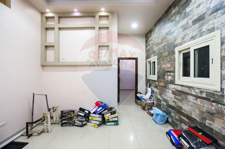 شقه اداري للبيع 110 م لوران ( طريق الحرية )