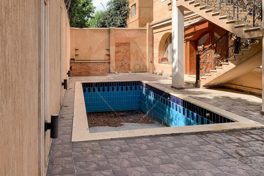 Villa for sale 675 m King Mariout ( main Kafoury road - Loaa Shebl Abdel-Gawad st. )