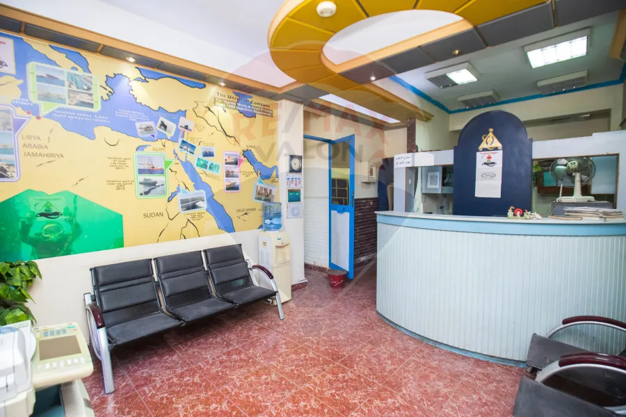 شقة إدارى للإيجار 170 م ميامى (على البحر مباشرة)