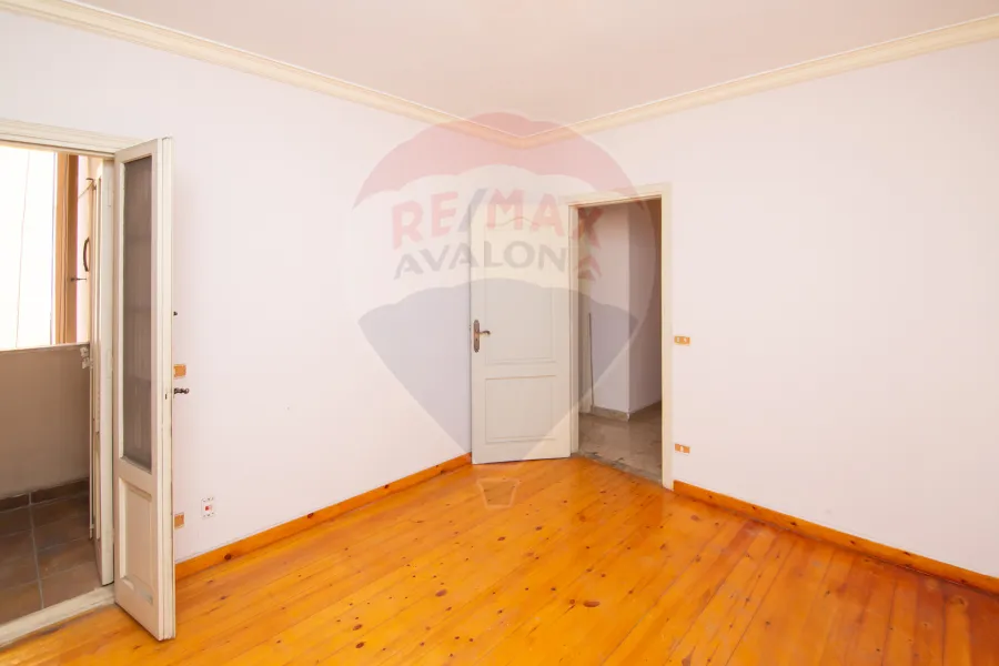 شقة للبيع 190 م سموحة ( ش فوزى معاذ)