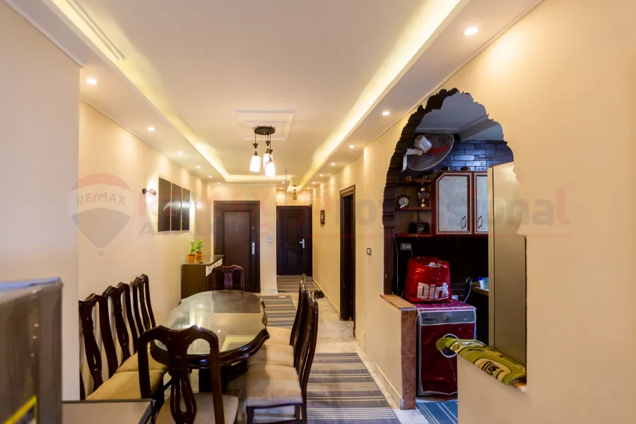 شقة ادارى للبيع  و تصلح سكنى 160 م المندره (على البحر مباشره)