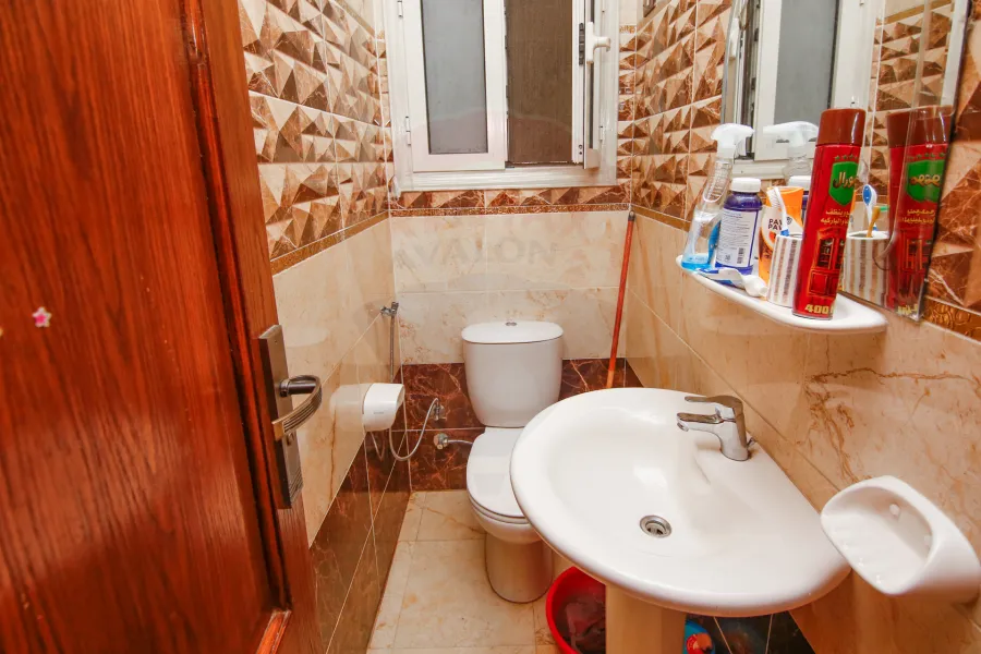 شقة للبيع 165 م كفر عبده ( ش سكينة بنت الحسين  )