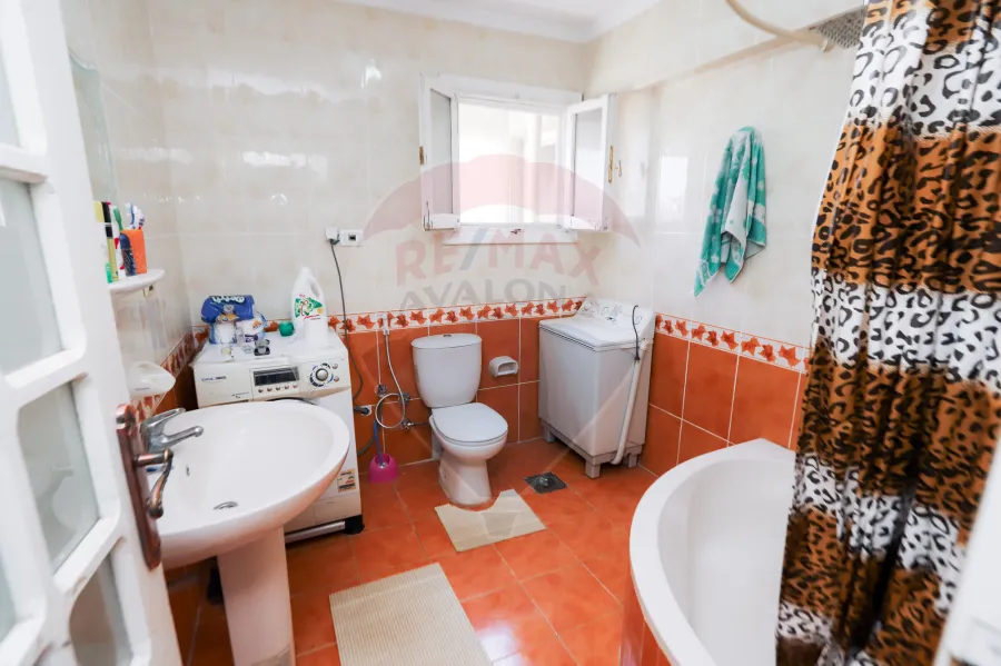 شقة للبيع 175 م سبورتنج ( خطوات من شارع ابوقير )