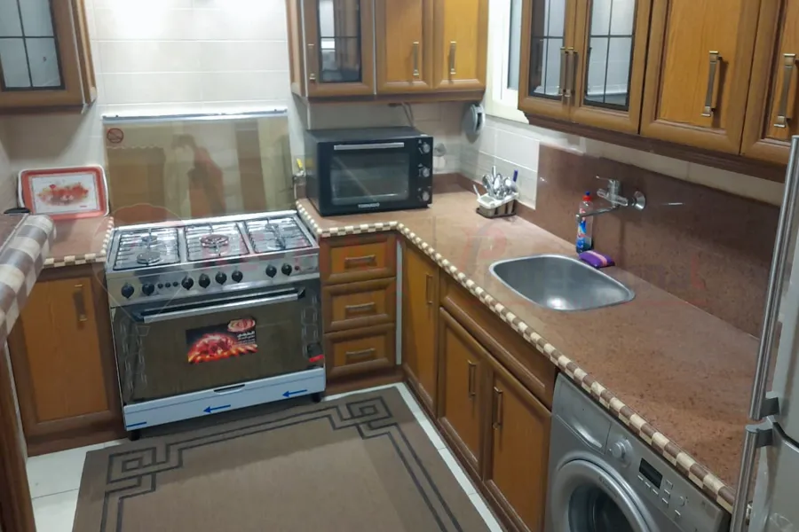 شقة للايجار المفروش 155 م سموحة (ش الصفا متفرع من ش آدمون فريمون)