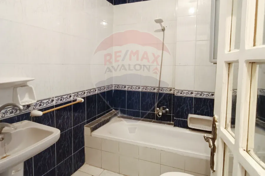 شقة للبيع 100 م سموحة (شارع النصر)