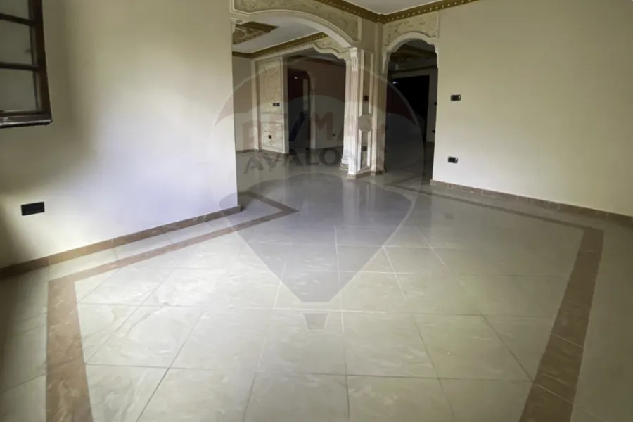 شقة للبيع 200 م رشدي (ش دمياط)