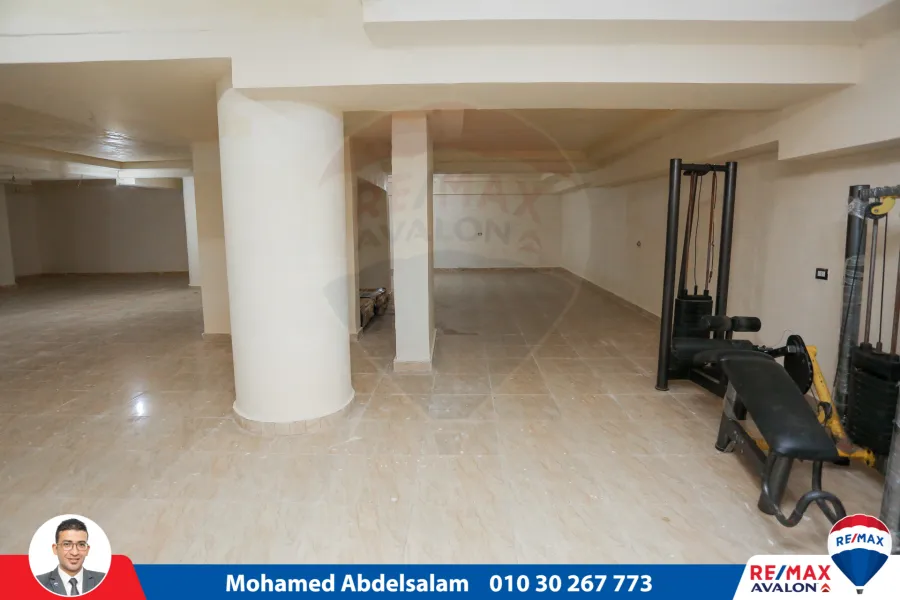 بدروم تجاري للبيع 300 م سيدي بشر (ش جمال عبد الناصر) -