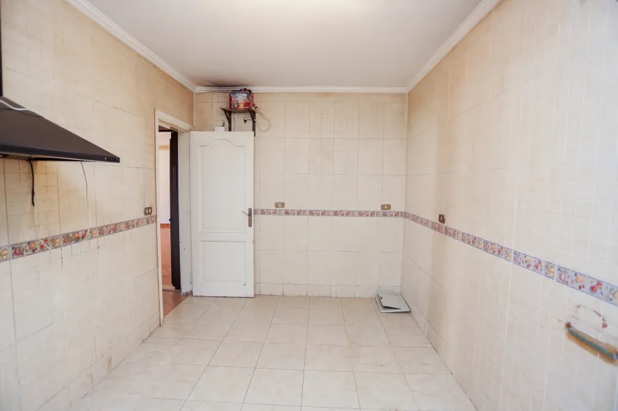 شقة للبيع 235م سموحة (تقاطع ش مصطفي كامل مع ش بهاء الدين الغتورى)