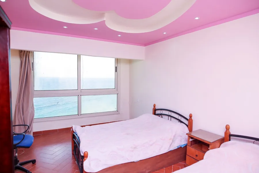 شقة للبيع 145م ستانلى (على البحر مباشرة)