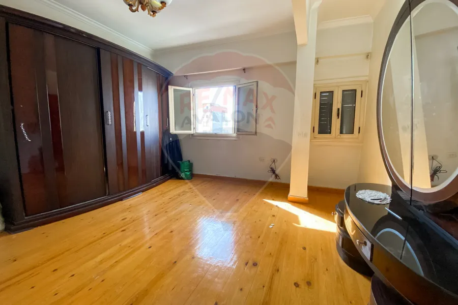 شقة للبيع 135 م سموحة (ش توت عنخ امون)