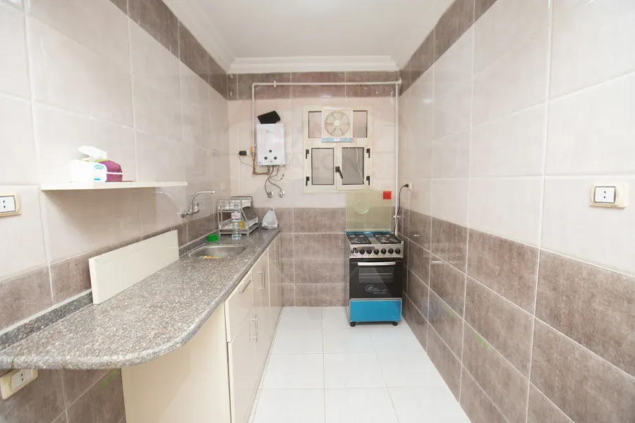 شقة للإيجار المفروش 110 م كامب شيزار(ش عمر لطفى)