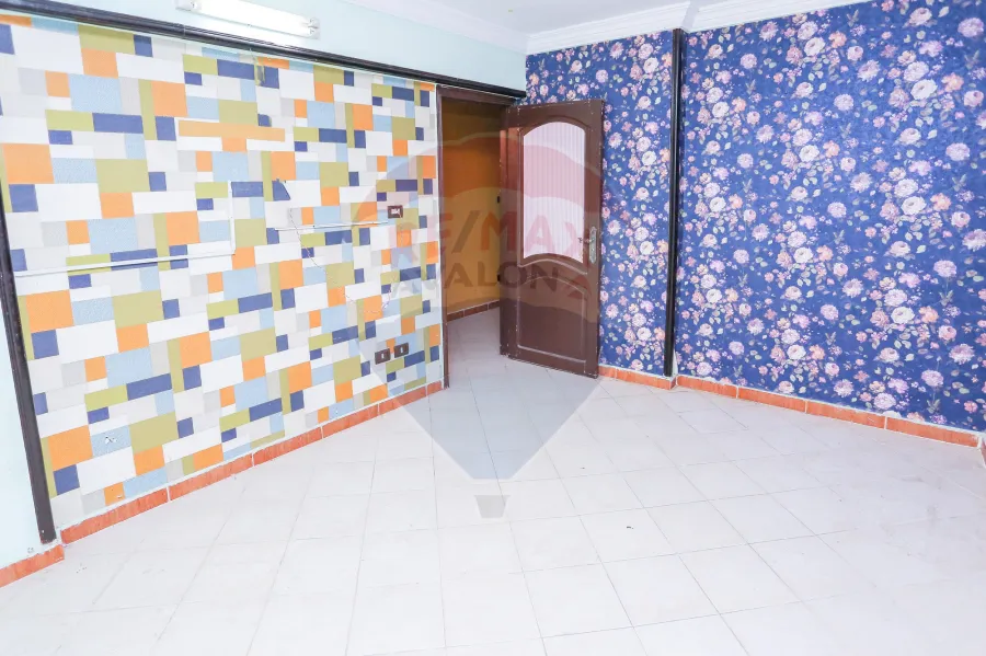 شقة للبيع 140 م السيوف ترام (خطوات من الترام )