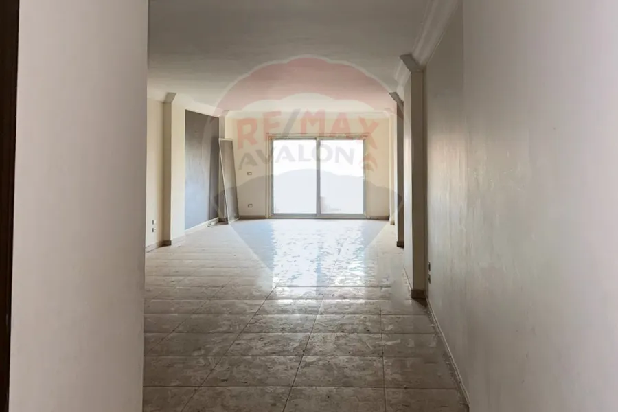 شقة للايجار 170 م سبورتنج (علي الترام مباشر)