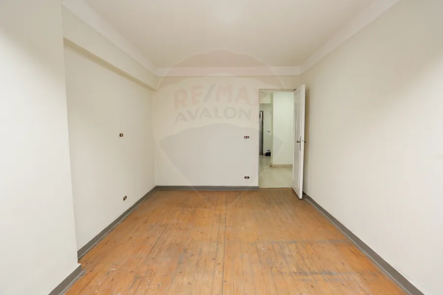 شقة للايجار 85 م سموحة (ميدان فيكتور عمانويل)