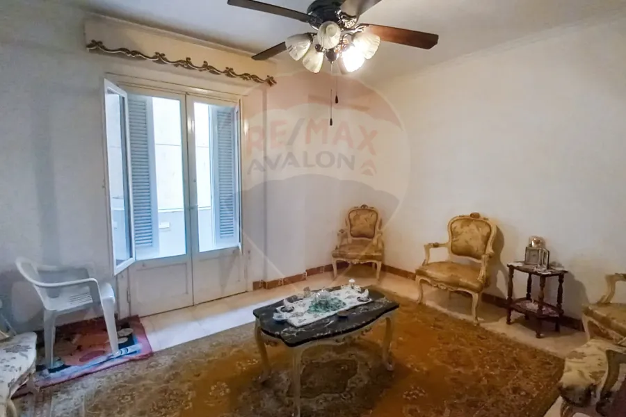 شقة للبيع 110 م كامب شيزار ( بالقرب من محطة ترام كامب شيزار )