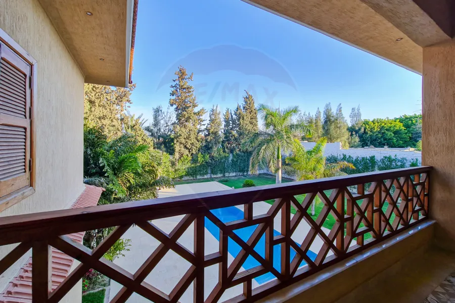 فيلا للبيع 1,650 م كينج مريوط (خلف الديزرت هوم)