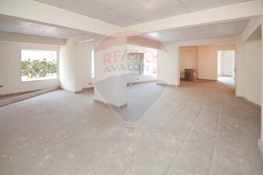 محل أرضي + ميزان للبيع 250 م كفر عبده (خطوات من حديقة اللنبى)