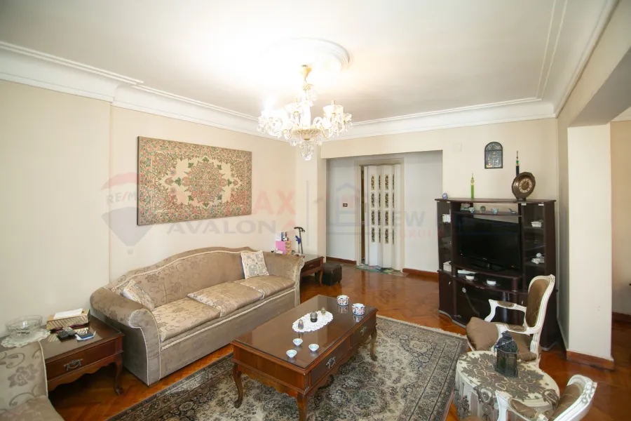 شقة للبيع 220 م سموحة (متفرع من ش مصطفى كامل)