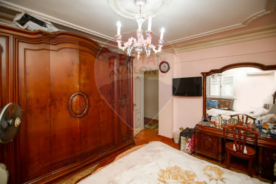 شقة للبيع 165 م كامب شيزار (ش بورسعيد الرئيسي - عمارة براند)