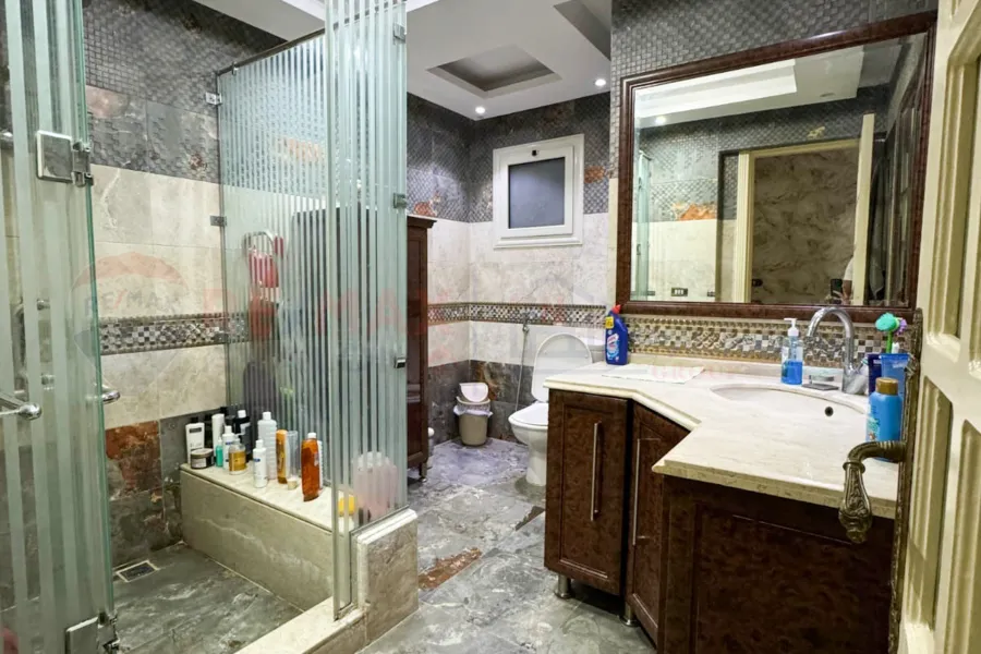 شقة للبيع 218 م محطة الرمل (ش فؤاد مباشرة)