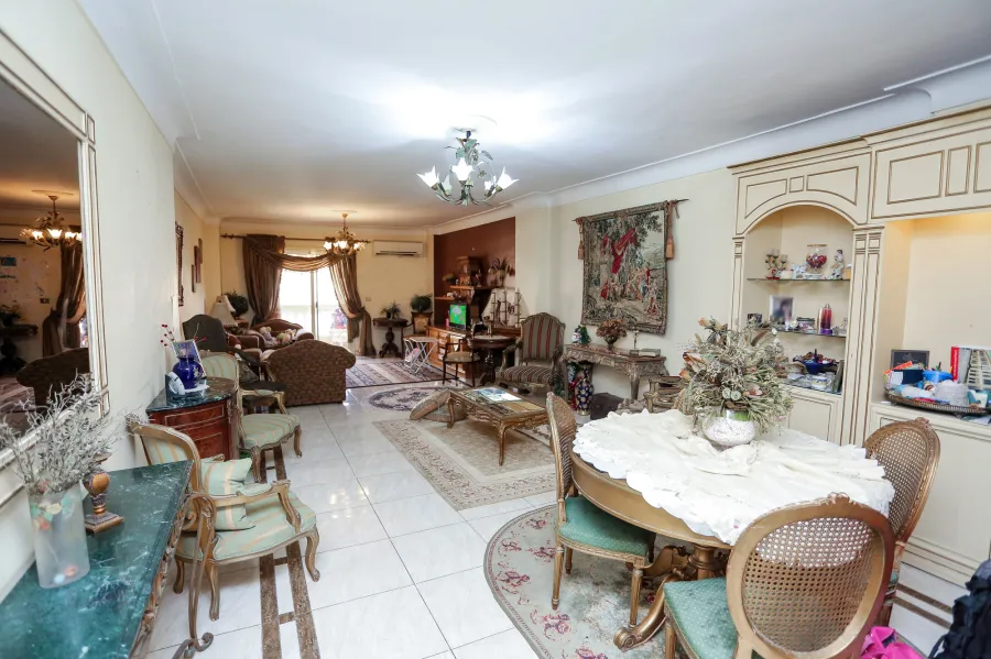 شقة للبيع 165 م سموحة ( ش توت عنخ آمون )