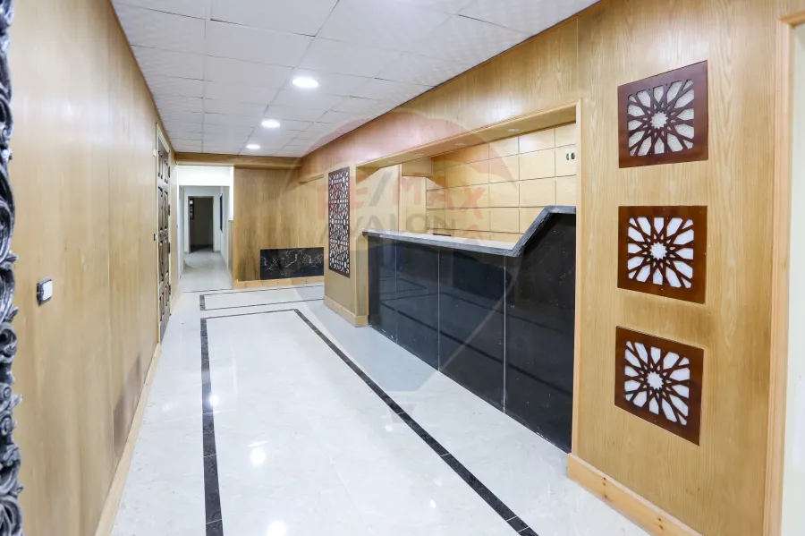 ميزان إداري للايجار 1,450 م محطة الرمل (شارع فؤاد)