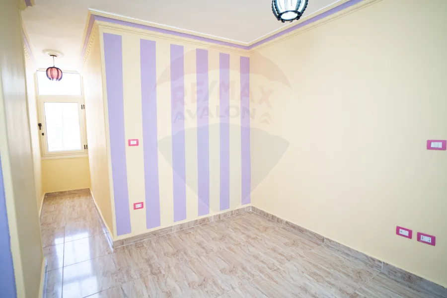 شقة للبيع 140 م لوران  (خطوات من البحر)