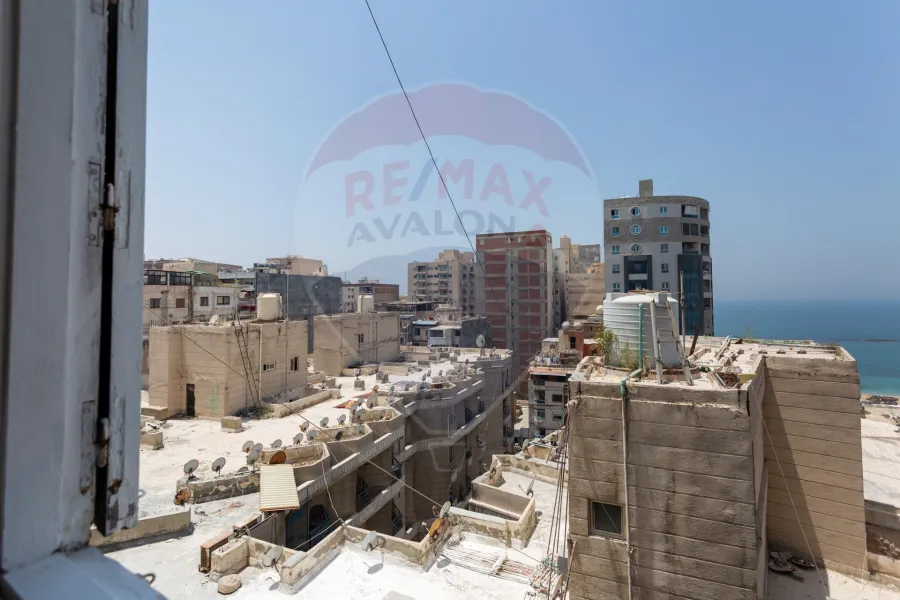 شقة للبيع 195 م  سيدي بشر (ش صالح حمدي)