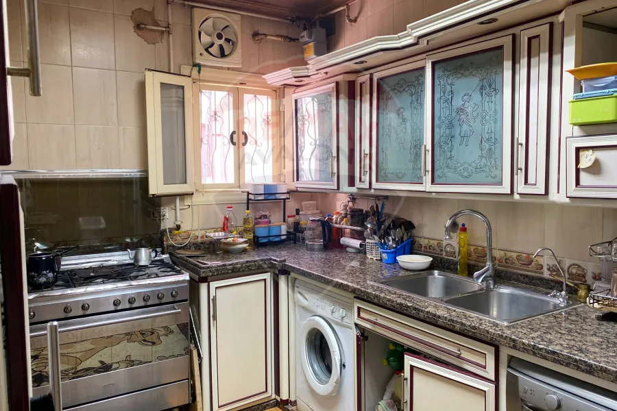 شقة للبيع 250 م جناكليس (ش أبوقير)