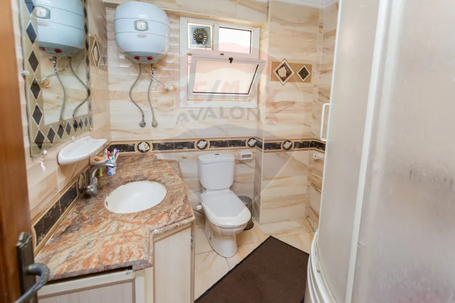 شقة للبيع 275 م كفر عبده (ش سكينة بنت الحسين)