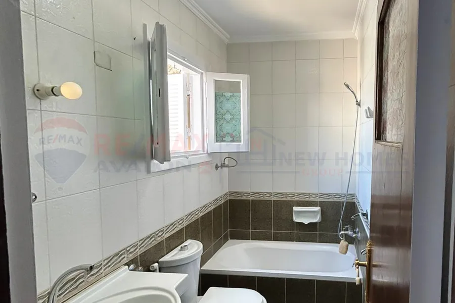 شقة للبيع 175 م الازاريطة (خطوات من الترام)