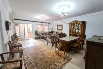 شقة للايجار المفروش 150 م لوران (خطوات من البحر)