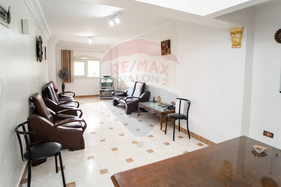 يزان إداري للبيع 120 م كامب شيزار (شارع كلية الهندسه احمد قمحه الرئيسي - بالقرب من الترام وشارع ابوقير والبحر)