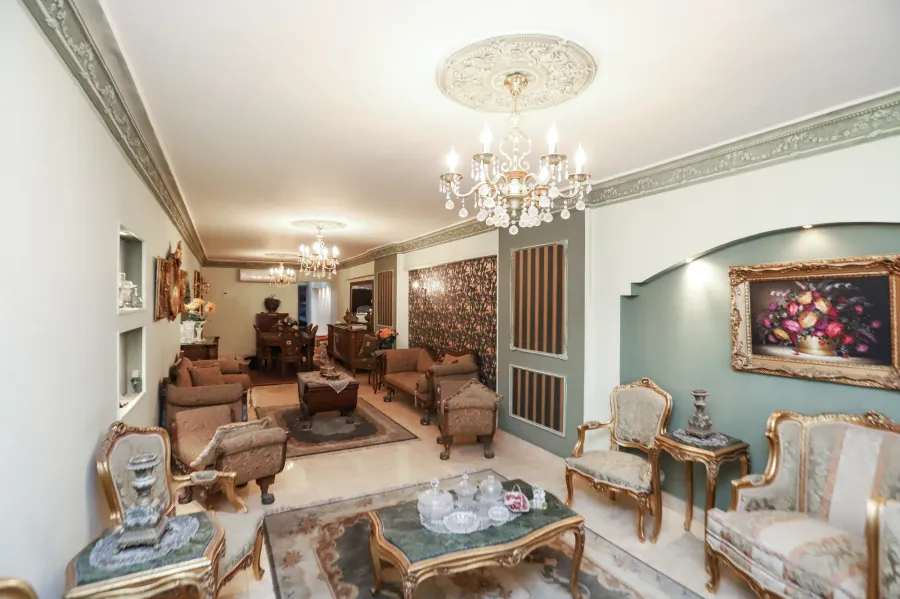 شقة للبيع 225م سابا باشا (ش مصطفى أبو هيف)