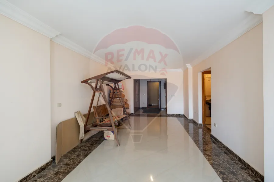 شقة للبيع 190 م جليم (علي الترام مباشرة - عمارة براند)