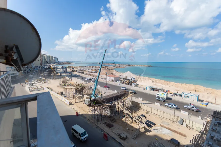 شقة للبيع 130 م سيدي بشر (علي البحر مباشرة)