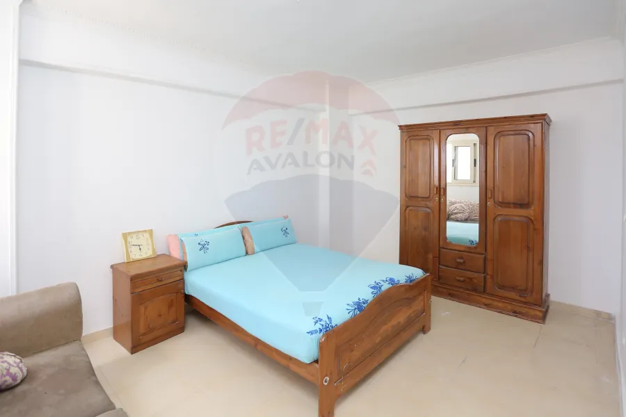 شقه للبيع 110م سبورتنج (فيو نادى سبورتنج - خطوات من ش ابوقير الرئيسي)