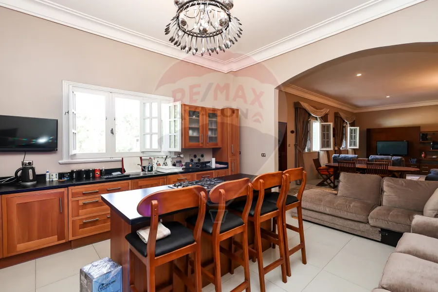 فيلا للبيع 1,800 م كينج مريوط (خلف ماكدونالدز)