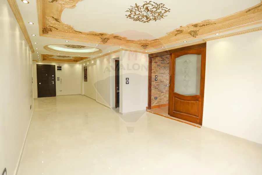 شقة للبيع 240 م سموحة (كومباوند توب هاوس)