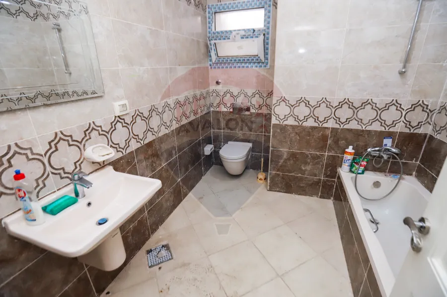 شقه للايجار 220 م سموحة (أبراج الجيش أمام نادي الجياد)