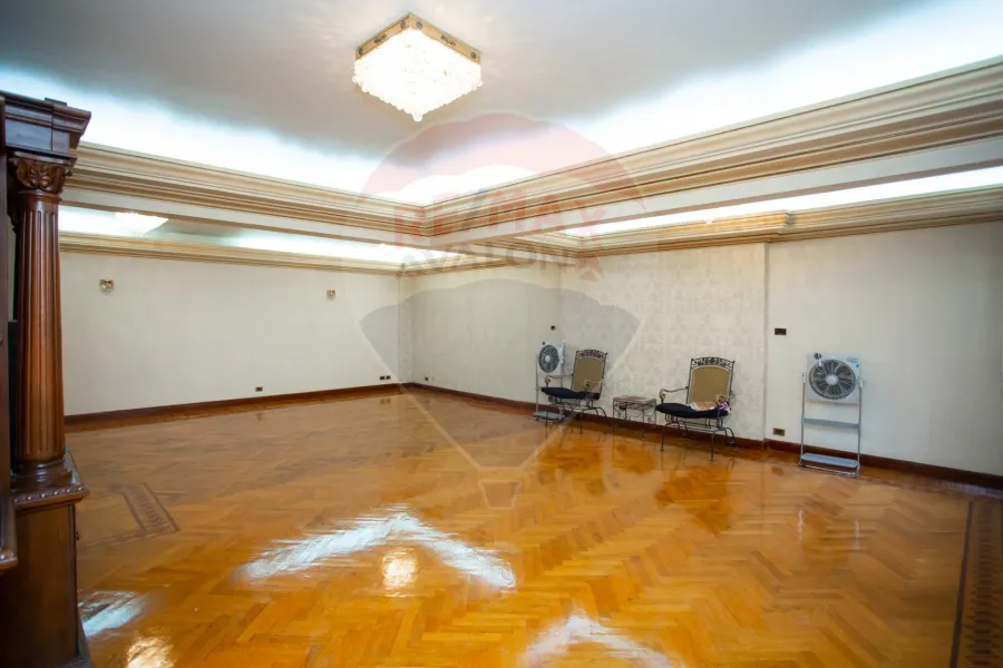 شقة مسجلة للبيع 271 م رشدي (المعسكر الرومانى)