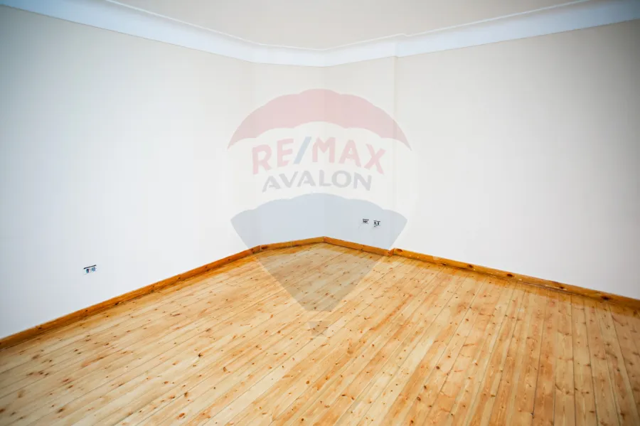 مقر إدارى دوبلكس للإيجار 210م ستانلى (متفرع من البحر)